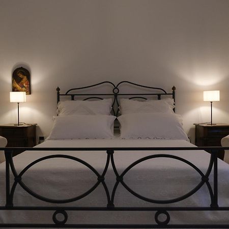 La Finestra Sui Trulli Bed & Breakfast อัลเบโรเบลโล ภายนอก รูปภาพ