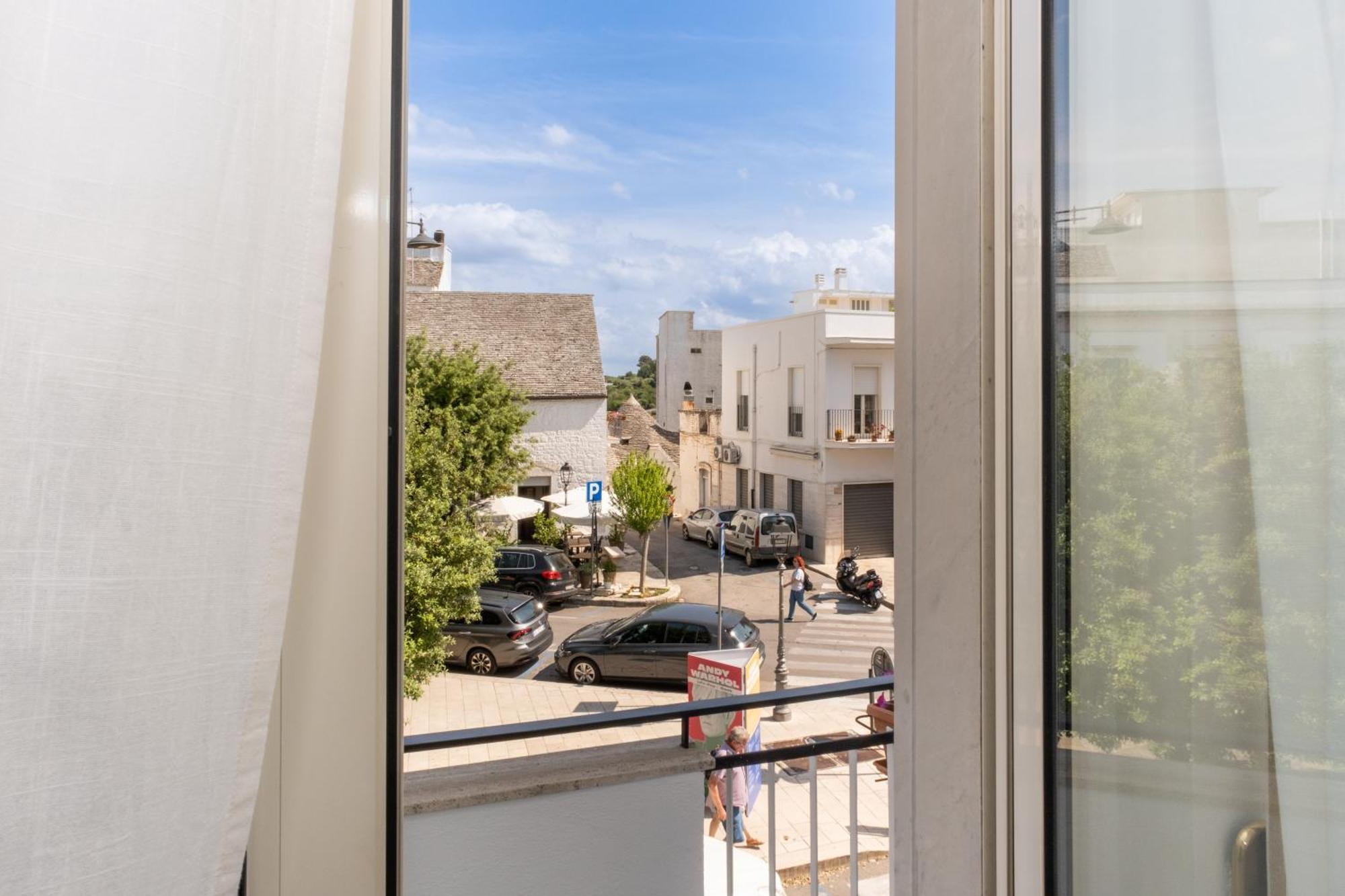 La Finestra Sui Trulli Bed & Breakfast อัลเบโรเบลโล ภายนอก รูปภาพ